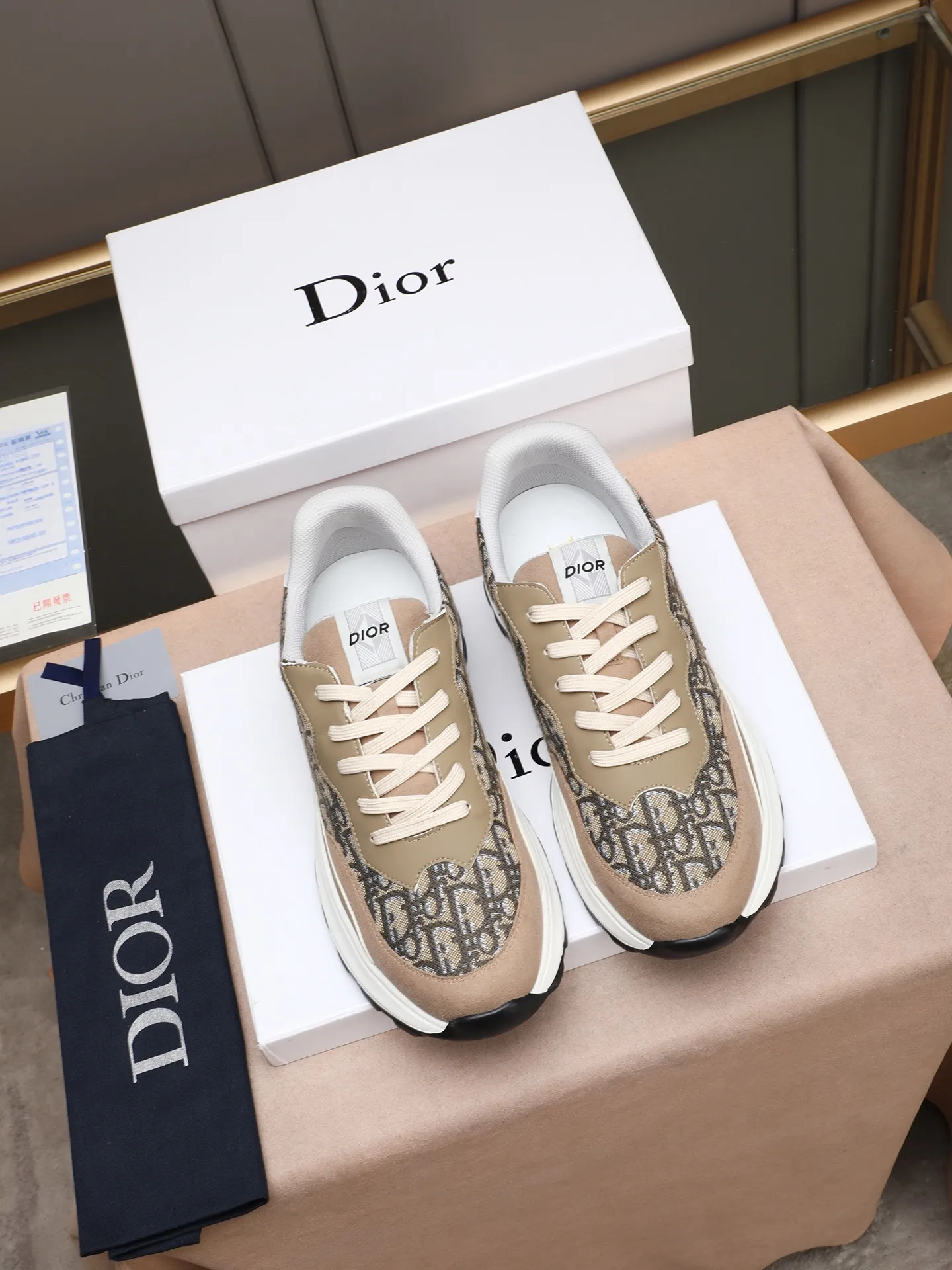 🆕🆕🆕Men's Shoes💰P460 Dior's avant-garde and versatile fashionable men's shoes are privately modeled, calfskin stitched with Dior's special waterproof fabric, fashionable, simple, stylish, eye-catching and classy. It will subvert old ideas and be a must-have for fashionistas who want to spend time with you! Must keep it for yourself! High-end comfort but low-end, high-end quality workmanship. Code number: 38-44 (45 customized) 4 colors for your choice [kiss][kiss][kiss]